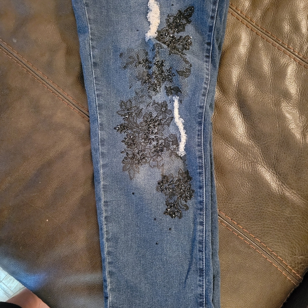 EUC DG2 by Diane Gilman Classic Stretch Embellished Skinny Jeans - 16W - Picture 3 of 11